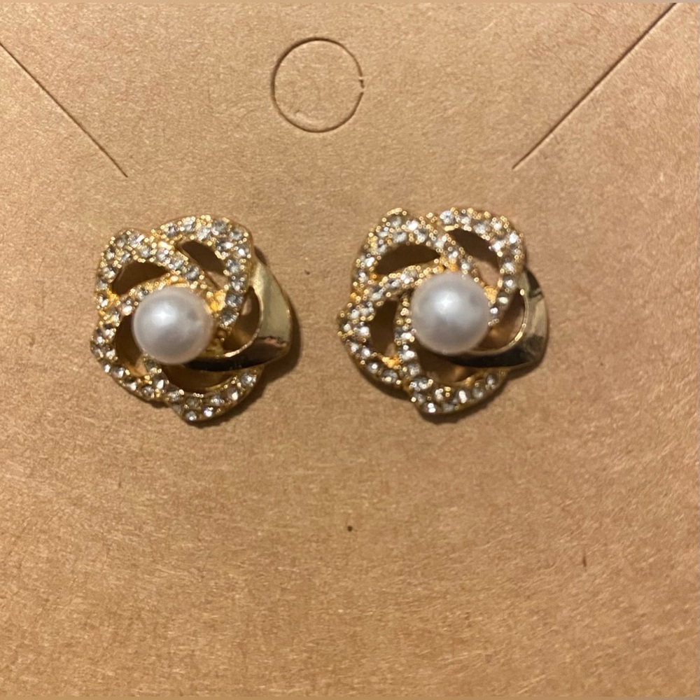 Beautiful Hollow Flower Design Stud Fashion Earrings With Imitation Pearl - Picture 2 of 9